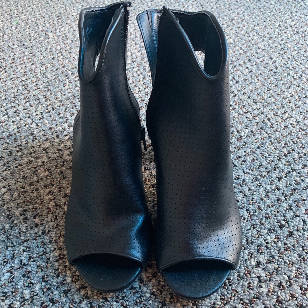 Ankle boots